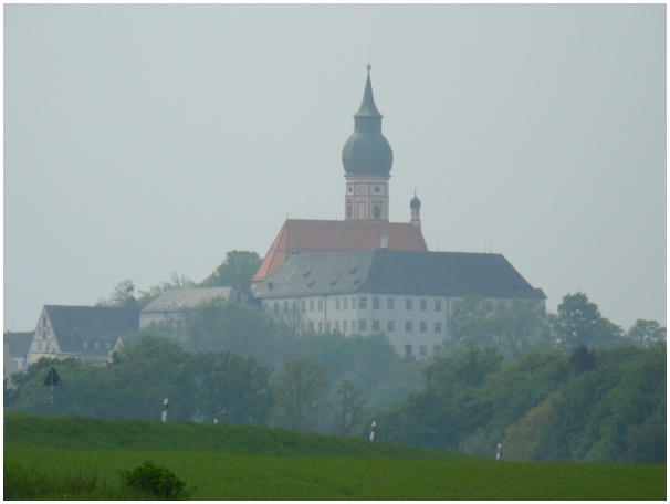 584x433 pixels (51K)